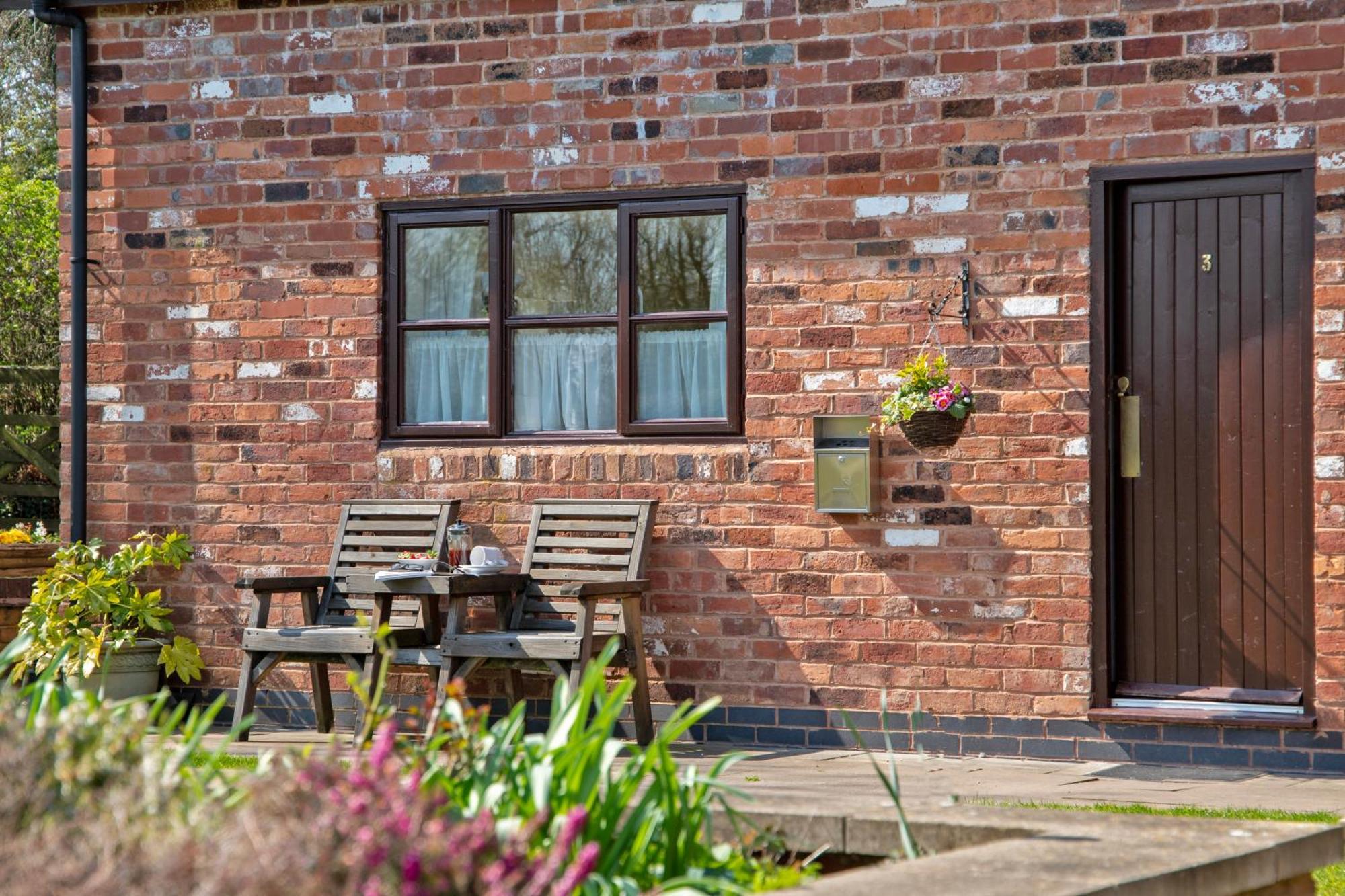 Charlie'S Cottage With Alpacas And 7Mins Drive To Alton Towers Denstone Exterior foto